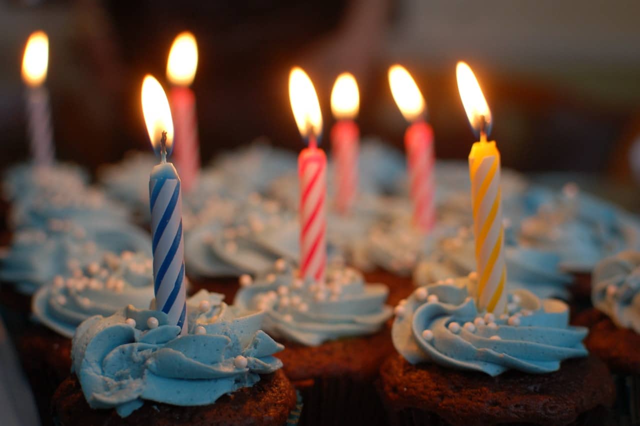 How To Say Happy Birthday In French Frenchplanations How To Say Happy Birthday In French Frenchplanations